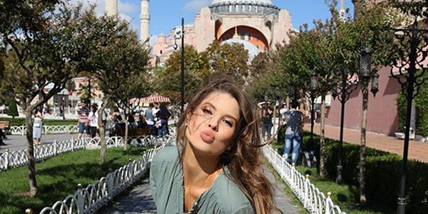 Amanda Cerny mesajını Türkiye fotoğrafı ile verdi