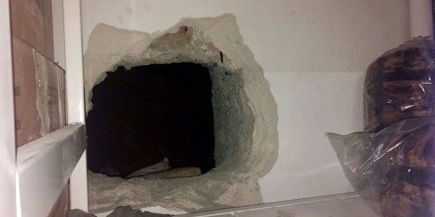 Eminönü'nde işyerinin altından 55 metrelik tünel kazdılar