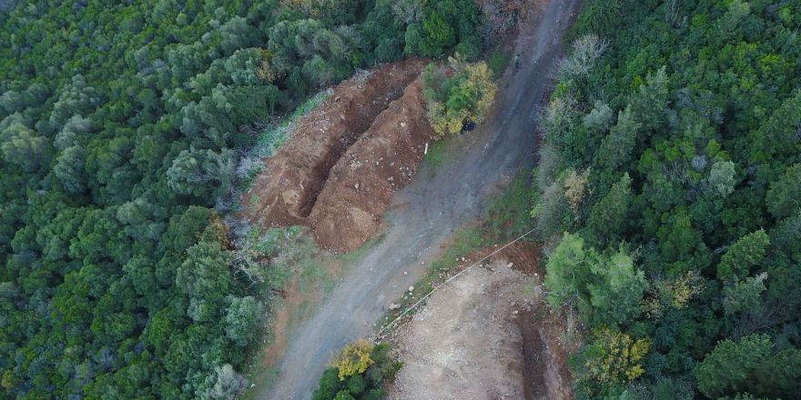 Büyükada'da merak uyandıran iki dev çukur: 'Atlara iğne yapıldı, 'Ruam' diyorlar daha belli değil'