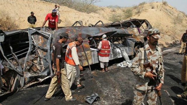 Pakistan'da trafik kazası: 14 ölü, 11 yaralı