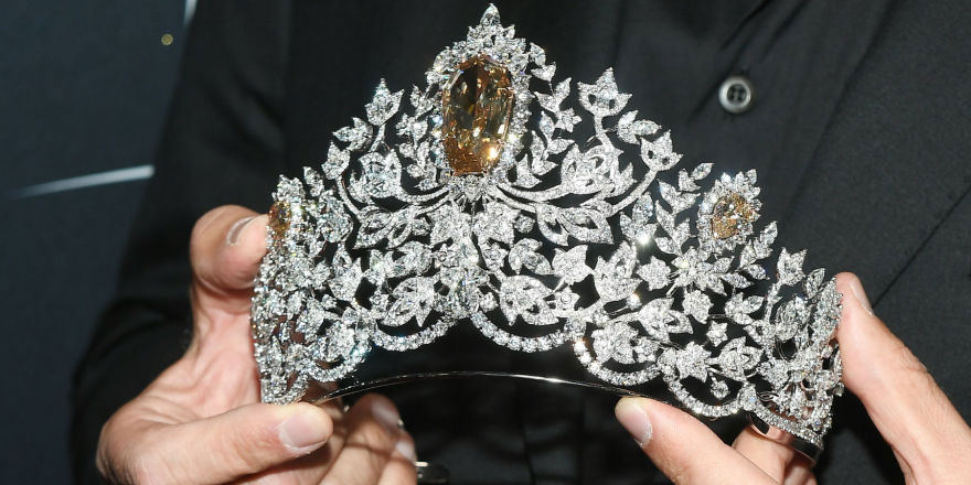 Miss Amerika bir klişeyi yıktı: Yetenek şovunda bilimsel deney yapan biyokimyager tacın sahibi oldu