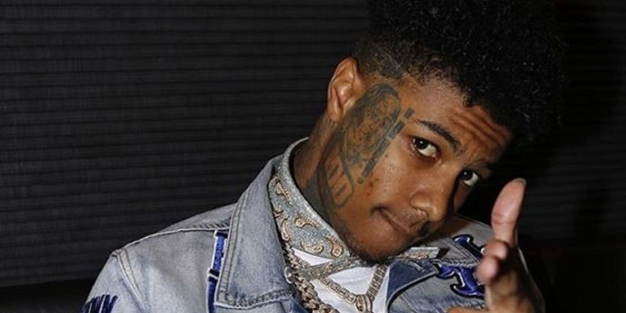 ABD’li rapçi Blueface sokakta para saçtı