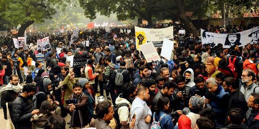 Hindistan'da protestolar sürüyor