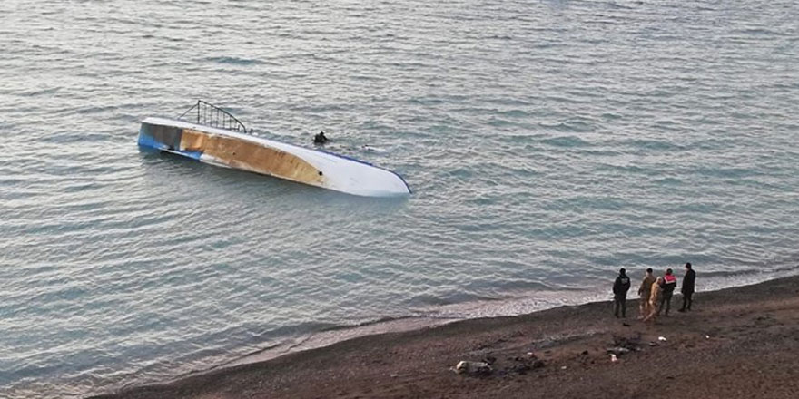 Van Gölü'nde kaçak göçmenleri taşıyan tekne battı: 7 kişi öldü, 64 kişi kurtarıldı