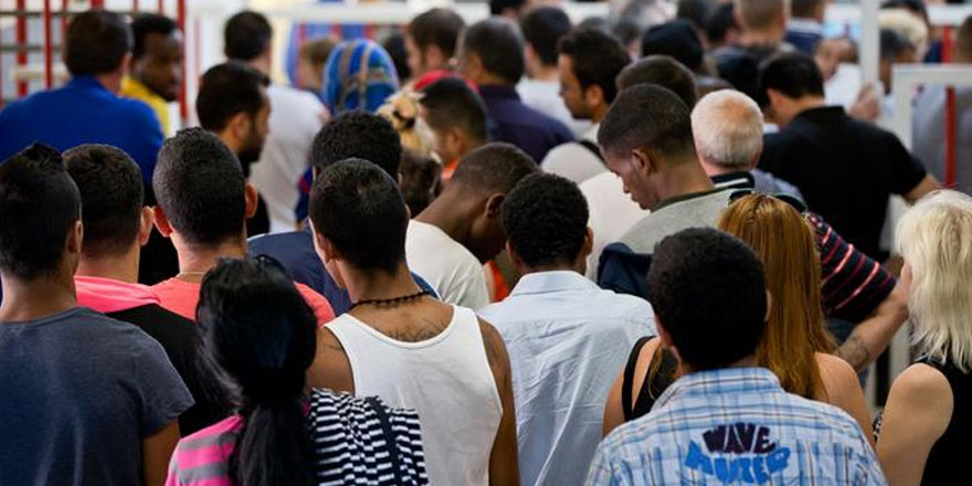 Almanya'ya iltica başvuruları azalıyor