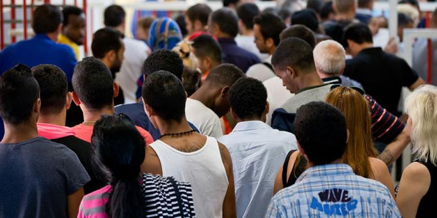 Almanya'ya iltica başvuruları azalıyor
