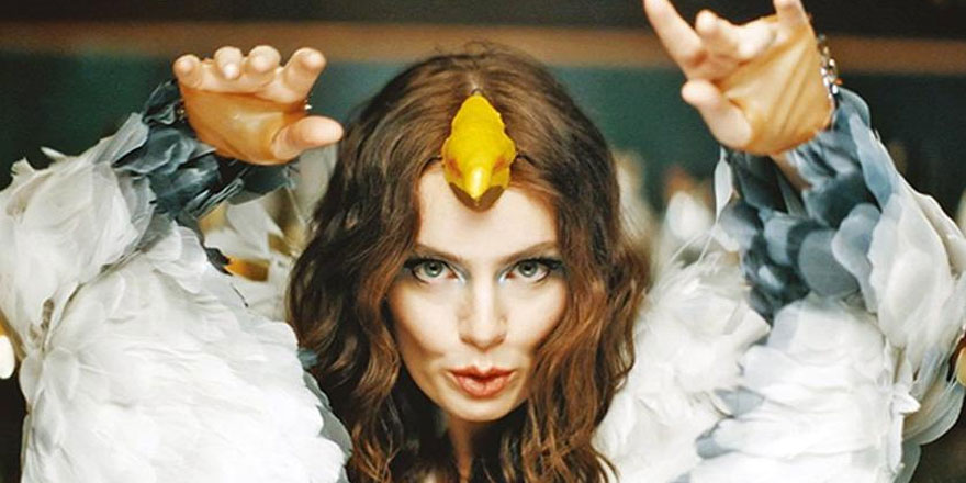 Nil Karaibrahimgil, müzikal yapmak istediğini söyledi