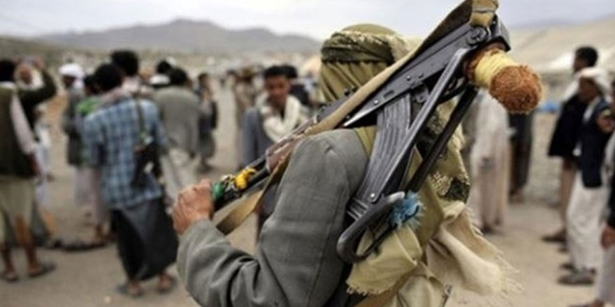 Yemenli Bakan: "Husiler insani yardım yüklü 440 kamyonu yağmaladı"