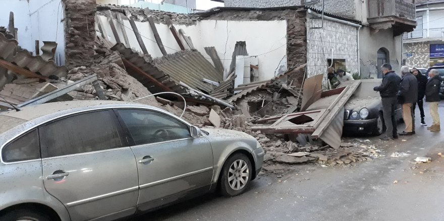 Güzelyurt'ta ev çöktü!