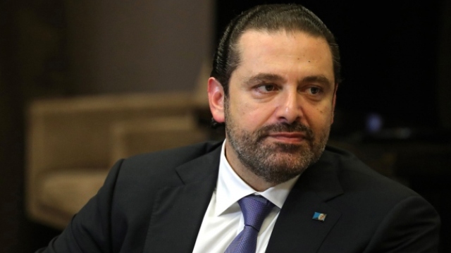 Hariri istifasını bekletiyor