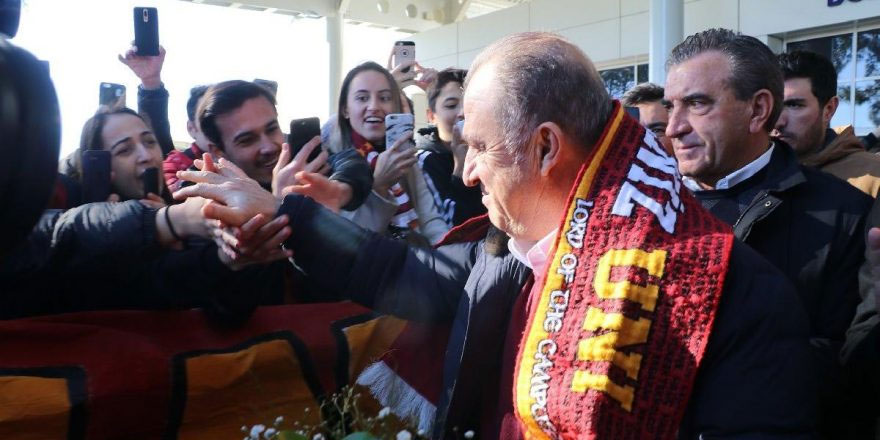 Galatasaray’a Antalya’da coşkulu karşılama