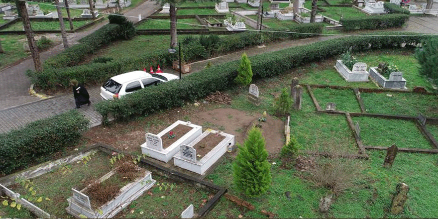 Mezarlıkta şaşkına çeviren görüntü! Din adamları "Sakıncası yok" dedi