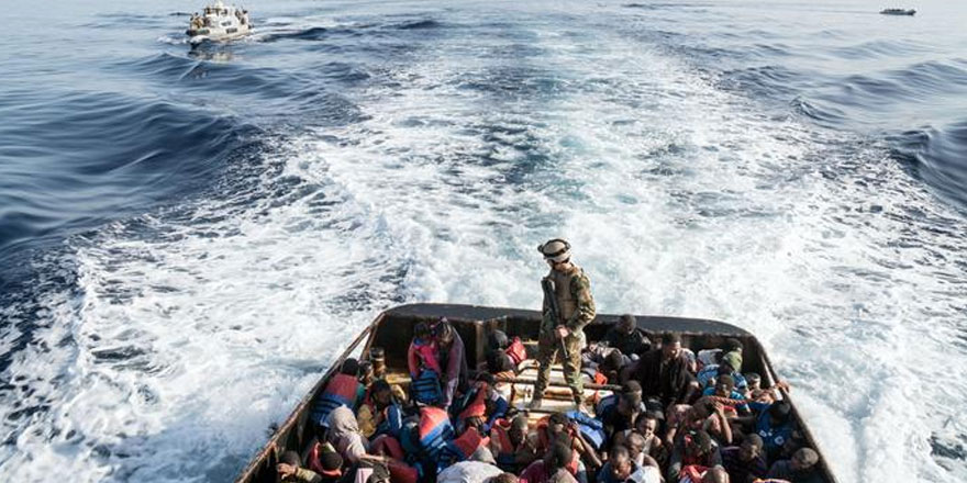 Libya'dan kaçmaya çalışan bin kişi engellendi