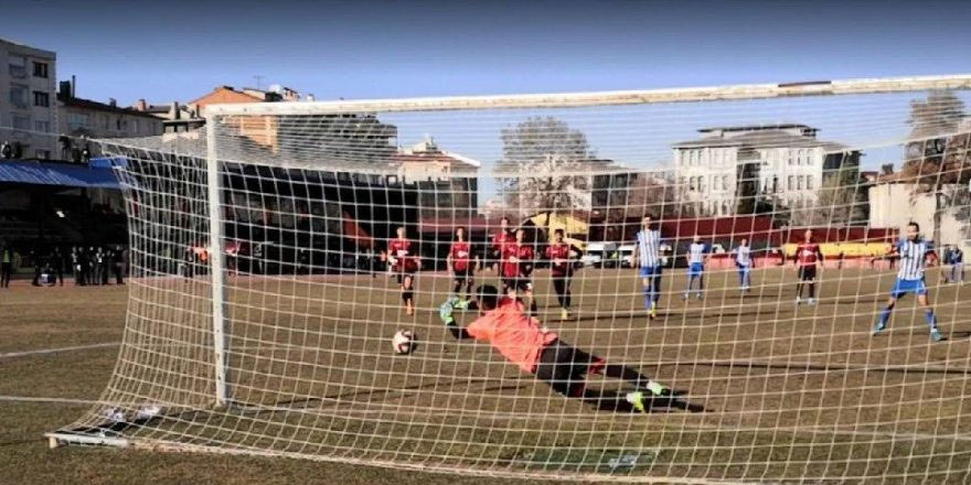 Uşakspor Ergene Velimeşe Spor maçında penaltı üç kez tekrarlandı, üçü de kaçtı!
