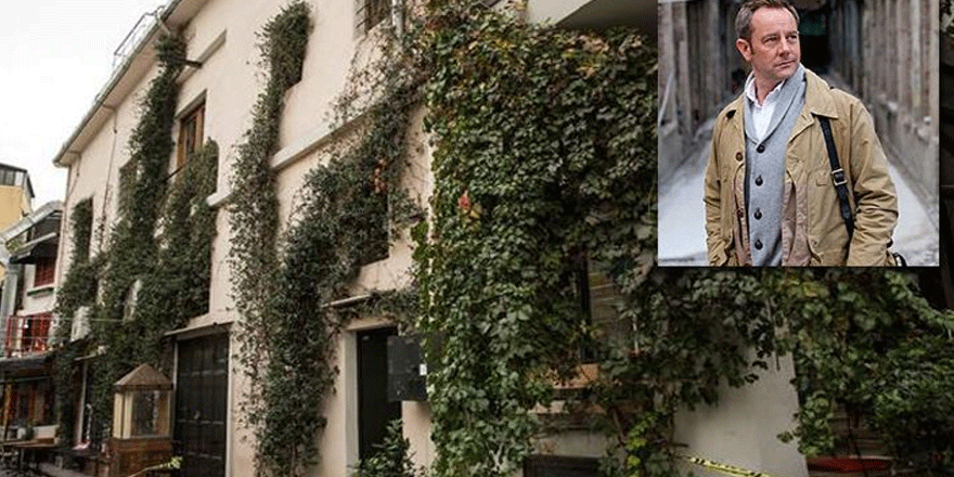 Eski İngiliz istihbarat subayının ofisindeki mühür söküldü