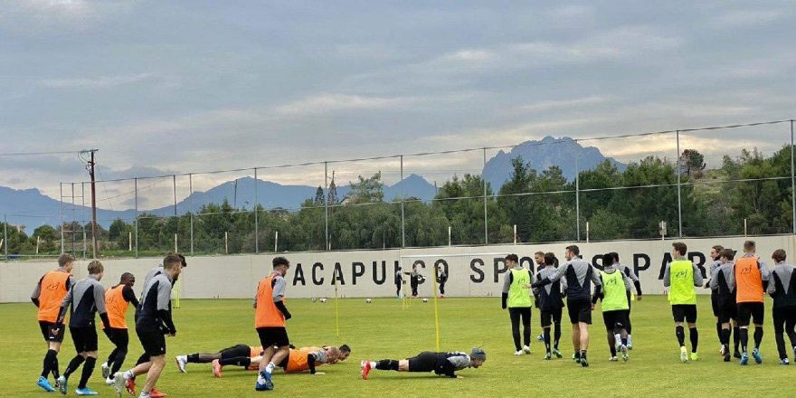 KKTC’de bir ilk; FIFA’ya üye bir ülkenin takımı kamp için ülkeye geldi