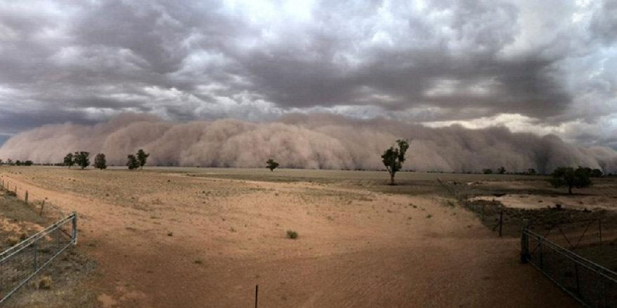 Dev toz fırtınası bölgeyi yuttu
