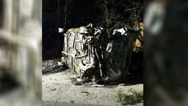 Kaza yapan araç alev aldı