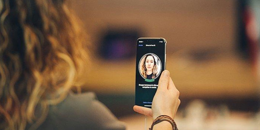 Büyük risk! Kardeşler birbirinin iPhone kilidini kolayca açtı…