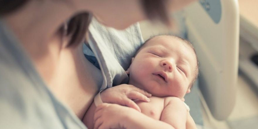 Bebeklerde damak düşmesi nedir?