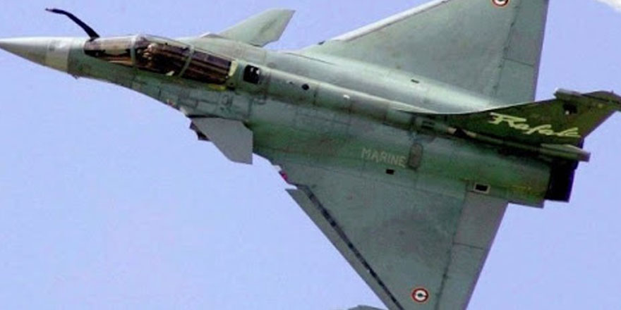 Fransız savaş uçakları Kıbrıs semalarında uçtu