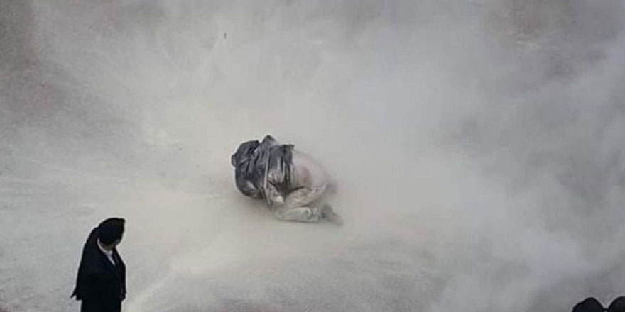 Çocuklarım aç' diyerek valilik önünde kendini yaktı