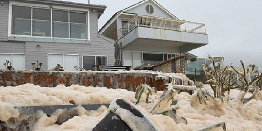 Avustralya’da yoğun yağışlar yüz binden fazla evi elektriksiz bıraktı