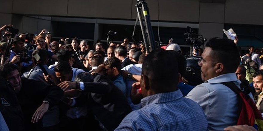 Guaido venezuela’ya döndü