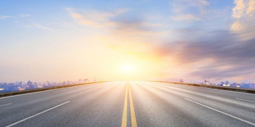 Corona virüsü salgını nedeniyle dışarı çıkamayan maratoncu evinde 50 km koştu