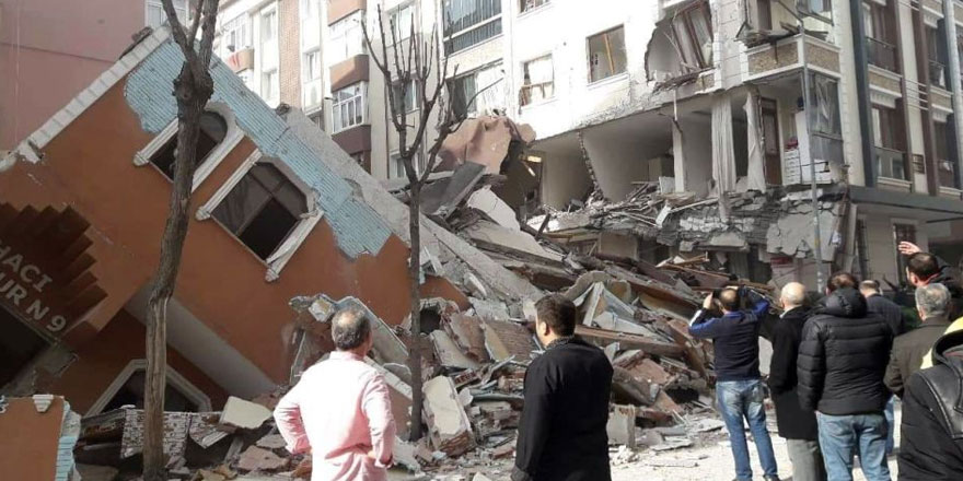 Bahçelievler'de bina yıkıldı