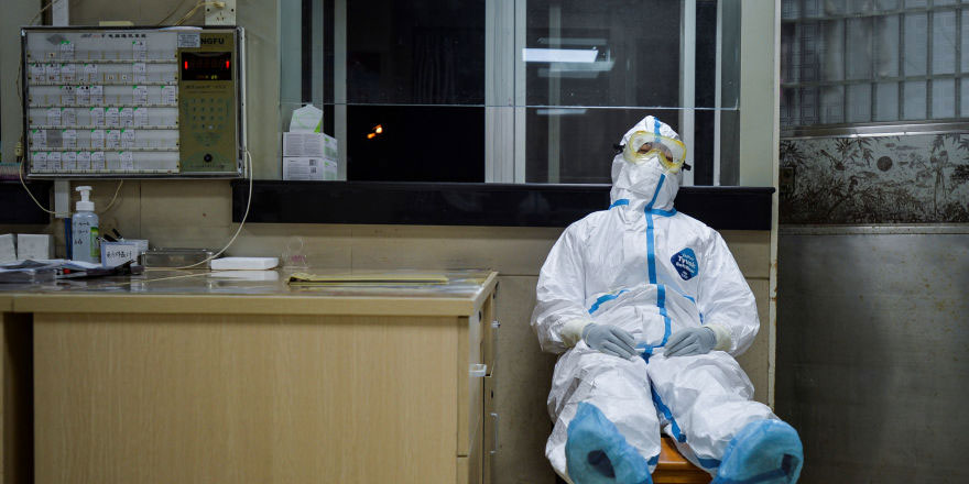 Koronavirüsle mücadele eden hastanenin yöneticisi salgından öldü