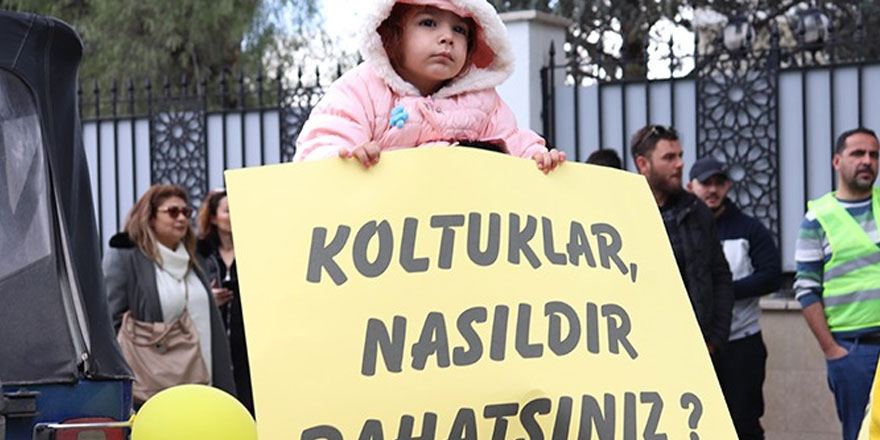 Bozuk yollar deterjanla yıkandı