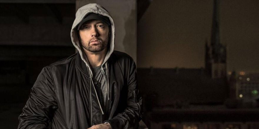 Eminem üçüncü kez bir milyar barajını aştı