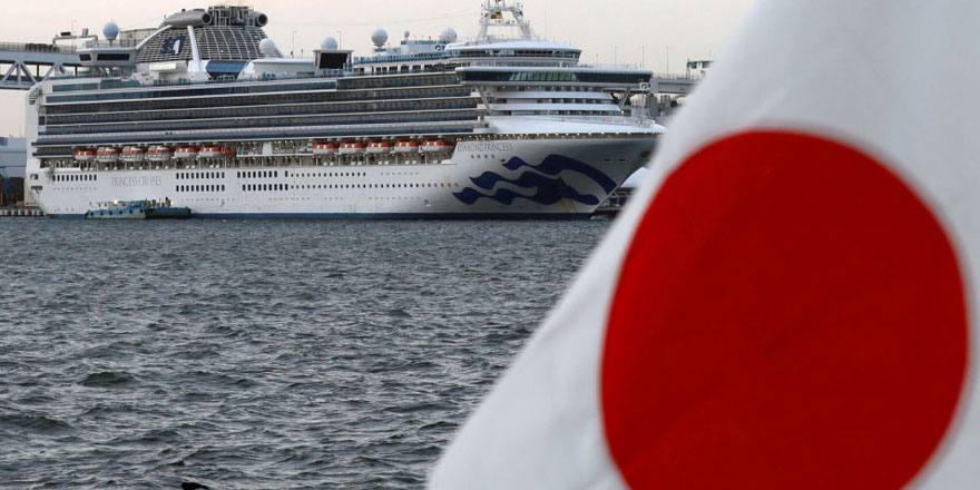 Japonya'da karantinaya alınan gemideki 2 kişi Kovid-19 nedeniyle öldü