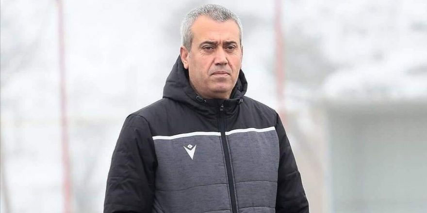 Kemal Özdeş istifa etti, futbolcular vazgeçirdi!