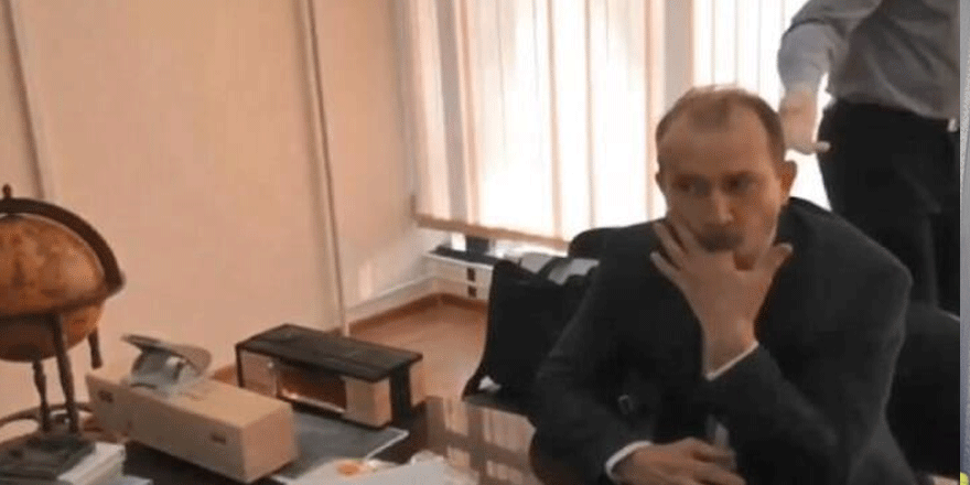 Rüşvet operasyonunda delilleri yutmaya çalıştı