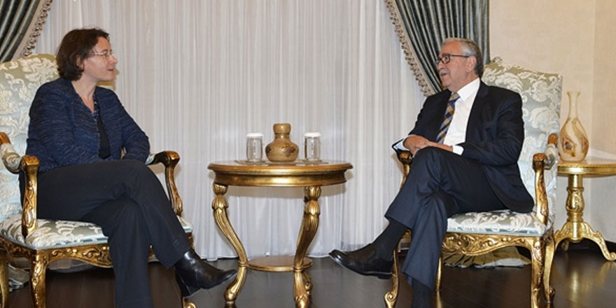 Akıncı, Fransa büyükelçisinden kapılarla ilgili destek talep etti