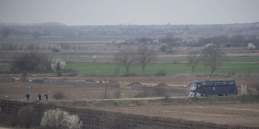 Yunanistan hudut birlikleri sınır hattına siper kazıyor
