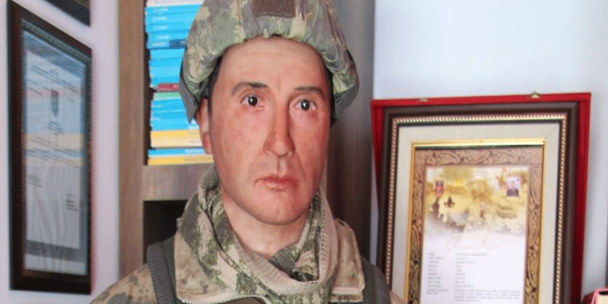 Şehidin evindeki müzeye balmumu heykel