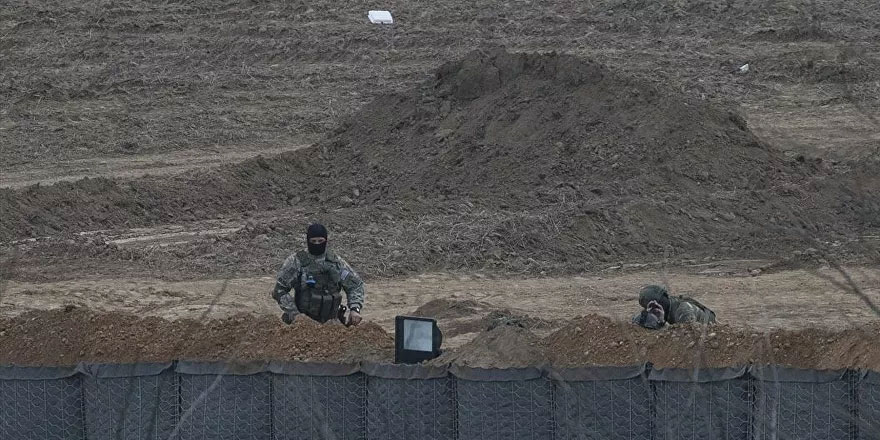 Yunanistan hudut birlikleri sınır hattına siper kazıyor