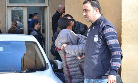 Dişlerini söktüler