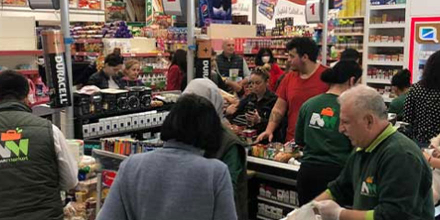 Vatandaşlar marketlere akın edip stok yapmaya başladı