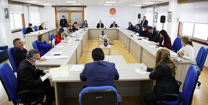 Cumhurbaşkanlığı seçiminin ertelenmesi komiteden geçti