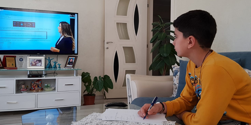 Devlet okulları uzaktan eğitime başlıyor 