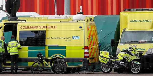 İngiltere'de 24 saatte 980 kişi öldü