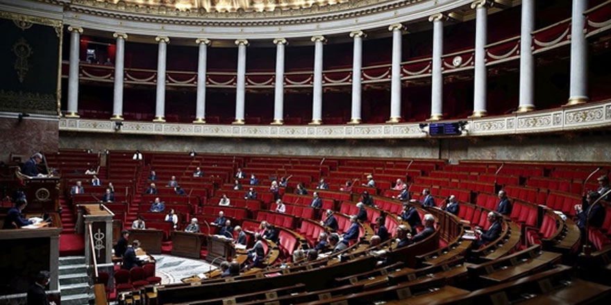 Fransa'da internette nefret içerikli paylaşımlar 24 saat içinde kaldırılacak