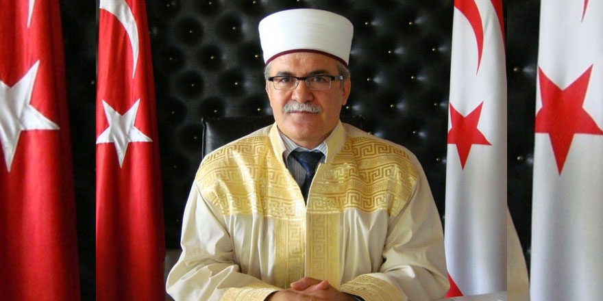 "Abdestini evde al, maskeni tak, mesafeni koru, seccadenle camiye gel!"