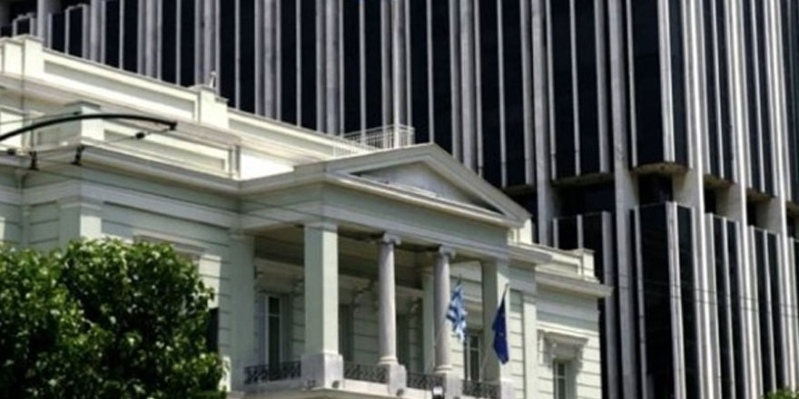 Yunanistan Dışişleri bakanlığı Türk bayrağının yakılmasını kınadı