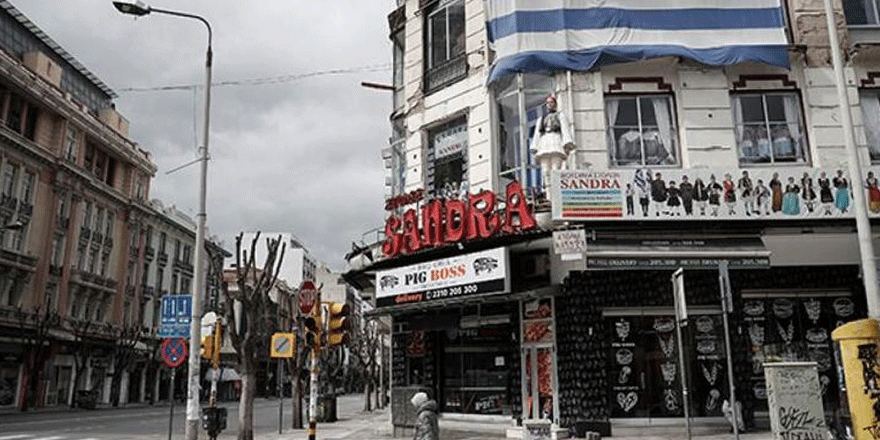 Yunanistan'da kafe ve restoranlar açıldı