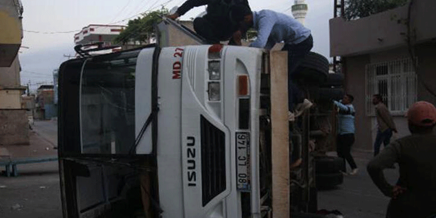 Adana'da 2 midibüs çarpıştı: 12 tarım işçisi yaralandı